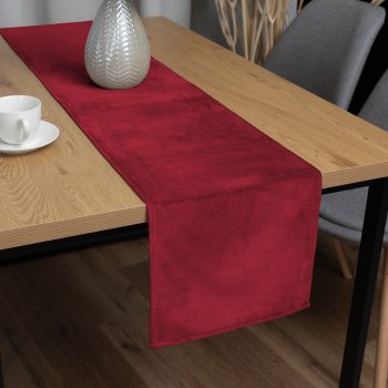 Sametový běhoun na stůl Velvet Premium SVP-007 Malinově červený - Biante.cz Sametový běhoun na stůl Velvet Premium SVP-007 Malinově červený - Biante.cz