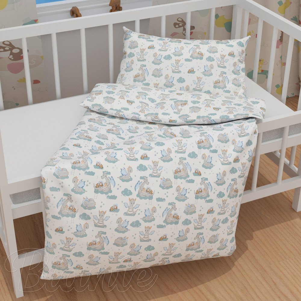 Dětské bavlněné povlečení do postýlky Sandra SA-689 Dráčci s medvídky na modrozelených obláčcích na bílém - detail 1 - Biante.cz