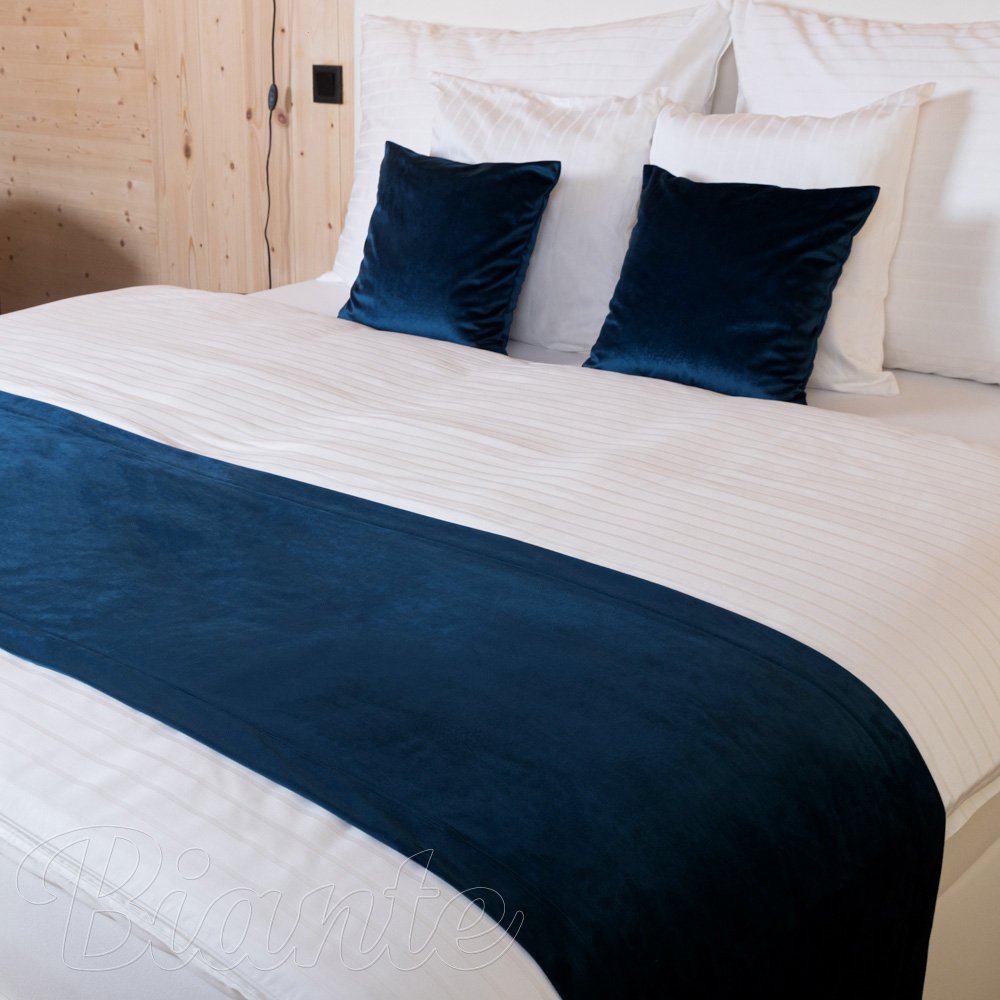 Sametový přehoz/běhoun na postel Velvet Premium SVP-029 Námořnická modrá - Biante.cz