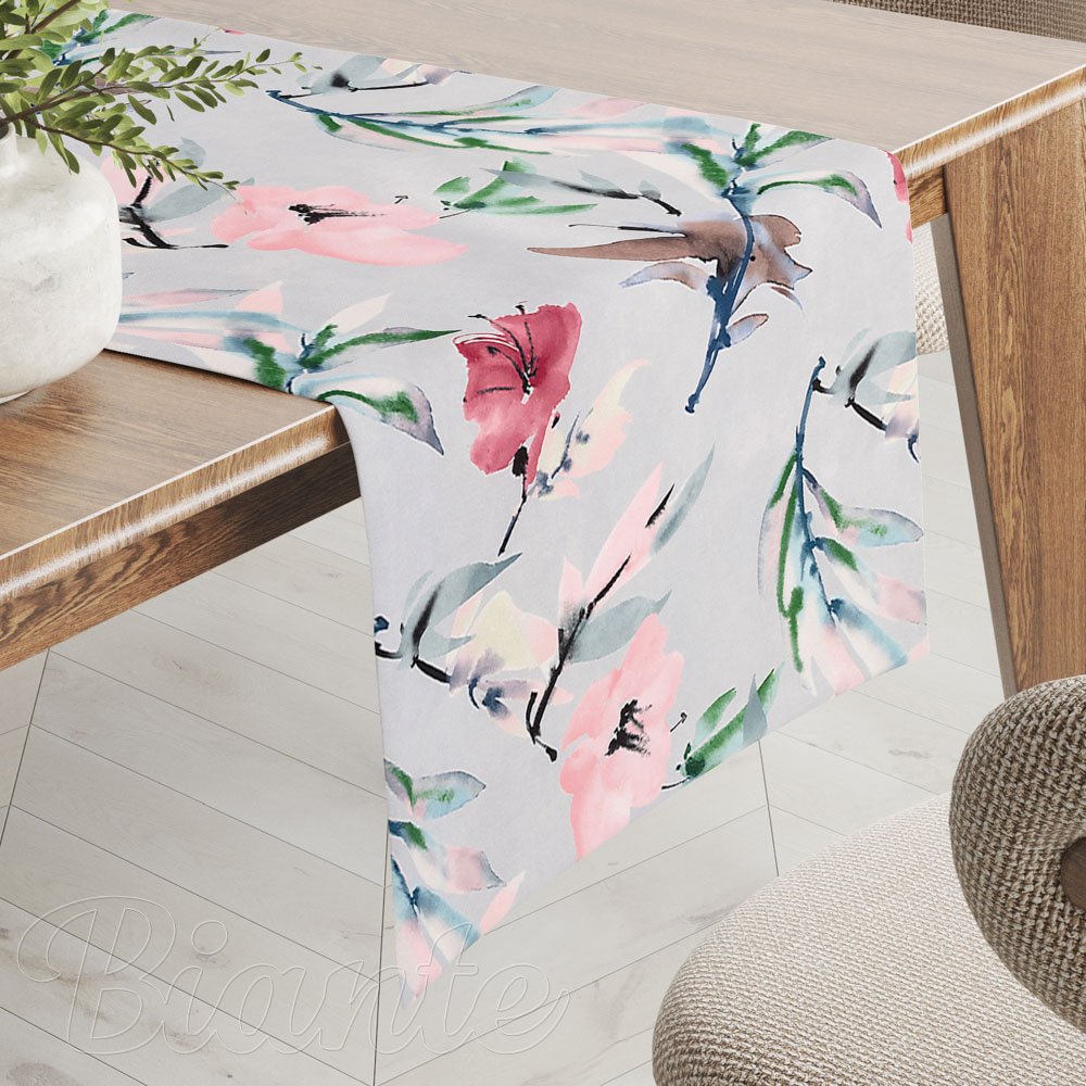 Dekorační běhoun na stůl PM-110 Akvarelové růžové květy na světle šedém - Biante.cz