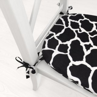 Sametový oblý podsedák Tamara TMR-015 Černobílý žirafí vzor - 39x37x3 cm - detail 1 - Biante.cz