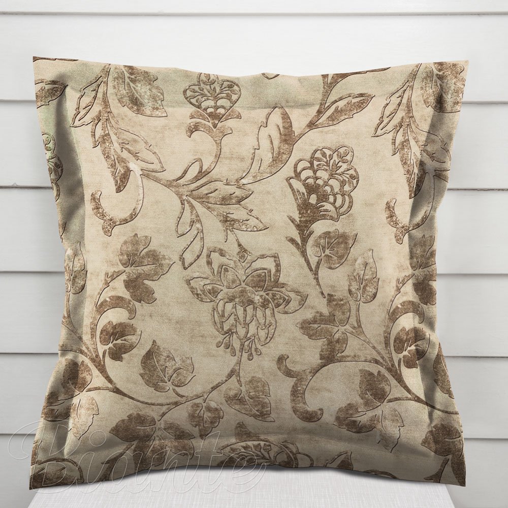 Sametový povlak na polštář s lemem Tamara TMR-056 Hnědé zámecké květy na světle hnědém - Biante.cz