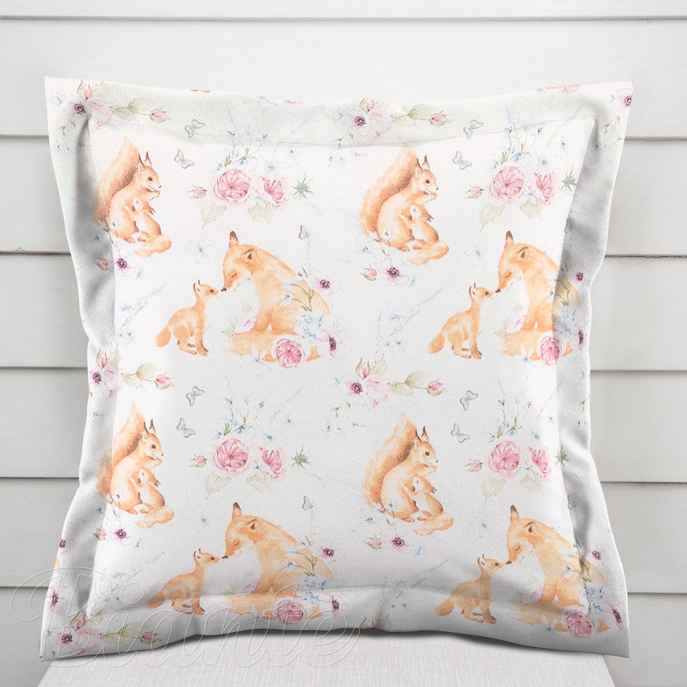 Dětský bavlněný povlak na polštář s lemem Sandra SA-694 Veverky a lišky mezi květinami na bílém - Biante.cz