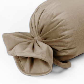 Sametový polštář válec bonbon Velvet Premium SVP-026 Kávově béžový - detail 1 - Biante.cz