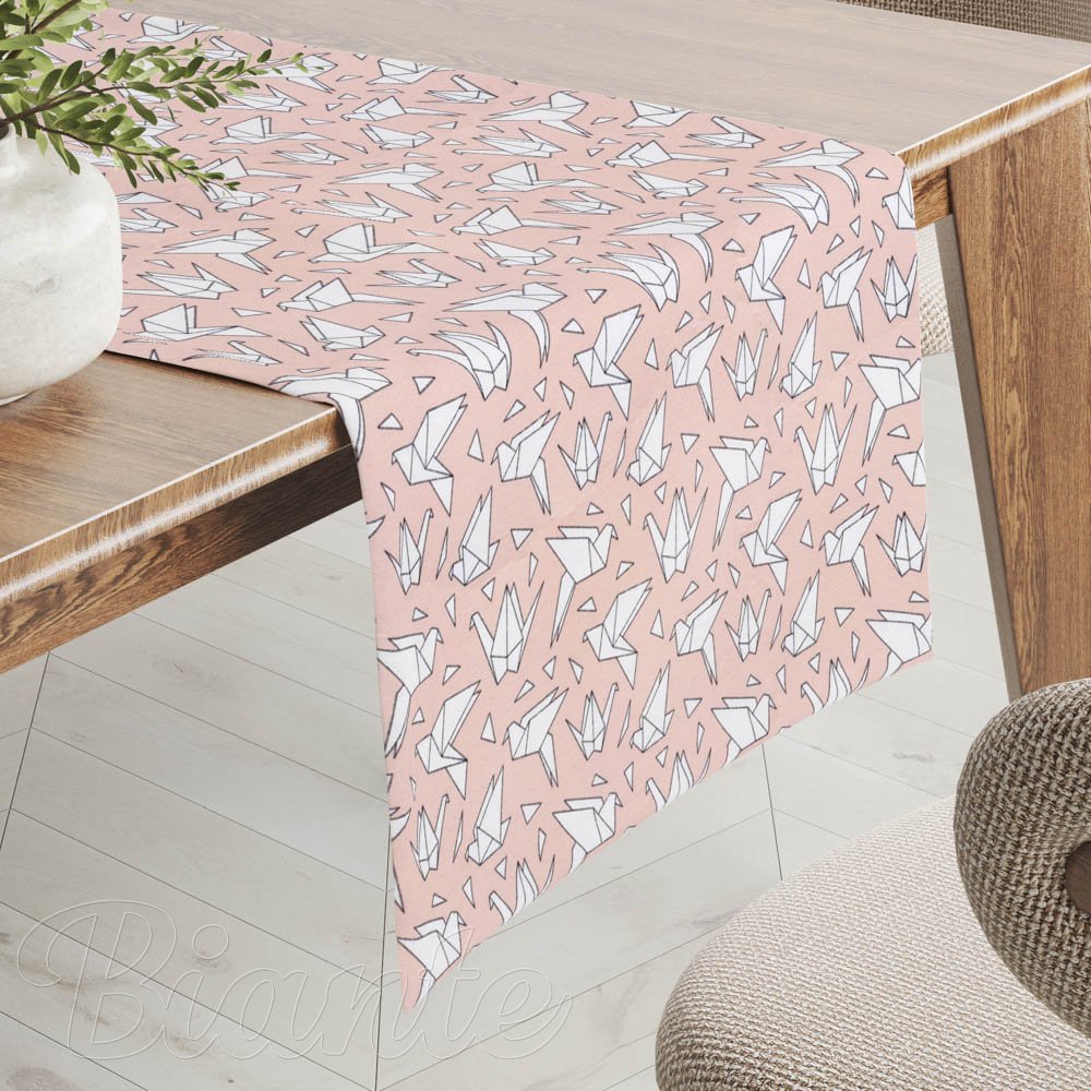 Dekorační běhoun na stůl Leona LN-044 Origami ptáci na lososovém - Biante.cz
