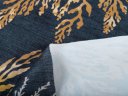 Sametová látka Tamara TMR-005 Kapradí na modrošedém - šířka 150 cm - detail 5 - Biante.cz