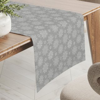Vianočný dekoračný behúň na stôl PML-079 Biele vločky na sivom - Biante.sk Vianočný dekoračný behúň na stôl PML-079 Biele vločky na sivom - Biante.sk