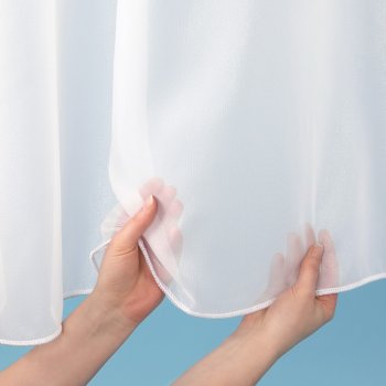 Bílá hladká perleťově lesklá záclona/organza s olůvkem ZAC-032 výška 325 cm