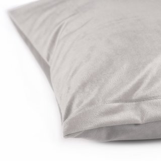 Sametový povlak na polštář SV-011 Světle šedý 40x40 cm - SKLADEM - detail 1 - Biante.cz Sametový povlak na polštář SV-011 Světle šedý 40x40 cm - SKLADEM - detail 1 - Biante.cz