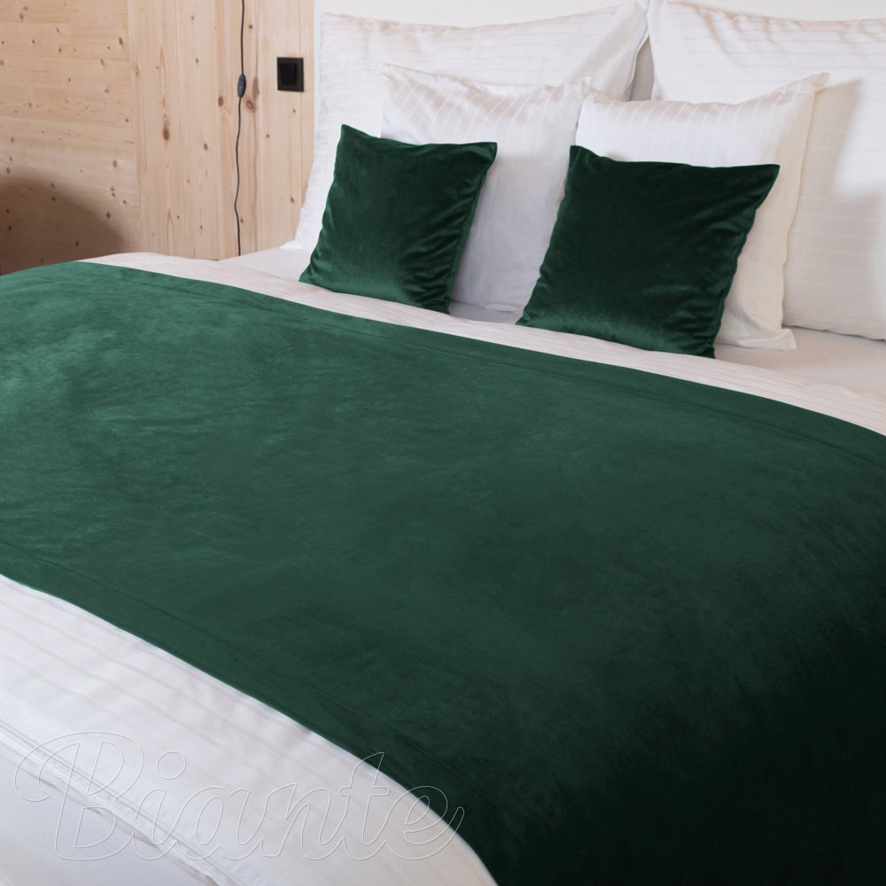 Sametový přehoz na postel Velvet Premium SVP-044 Lesní zelená - detail 2 - Biante.cz