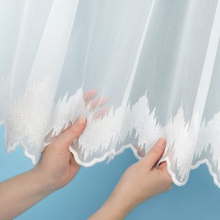 Světle smetanová záclona s perleťově vytkávanou bordurou cikcak do obloučků ZAC-025 výška 295 cm