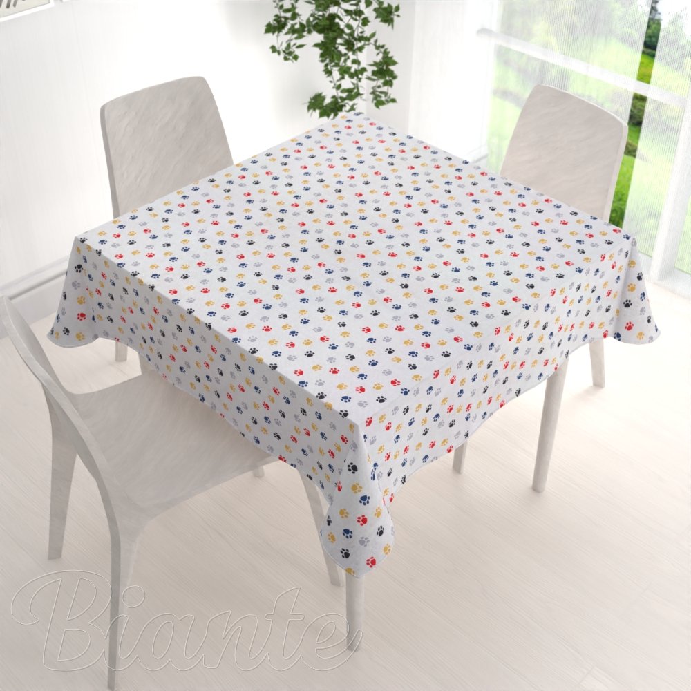 Dětský dekorační čtvercový ubrus Leona LN-012 Barevné tlapky na krémovém - detail 1 - Biante.cz