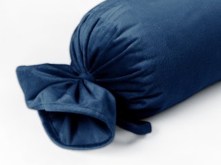 Zamatový vankúš valec bonbon Velvet Prémium SVP-036 Námornícka modrá - detail 1 - Biante.sk Zamatový vankúš valec bonbon Velvet Prémium SVP-036 Námornícka modrá - detail 1 - Biante.sk