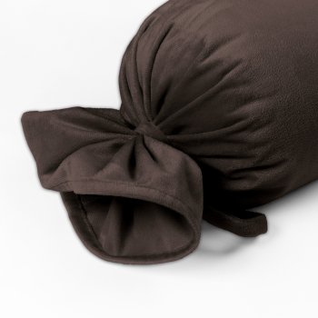 Sametový polštář válec bonbon Velvet Premium SVP-016 Tmavě hnědý - detail 1 - Biante.cz