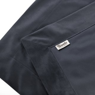 Sametový přehoz/běhoun na postel Velvet Premium SVP-004 Antracitově šedý - detail 1 - Biante.cz Sametový přehoz/běhoun na postel Velvet Premium SVP-004 Antracitově šedý - detail 1 - Biante.cz
