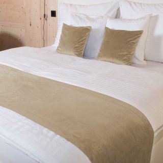 Zamatový prehoz/behúň na posteľ Velvet Prémium SVP-045 Kávovo béžový - Biante.sk