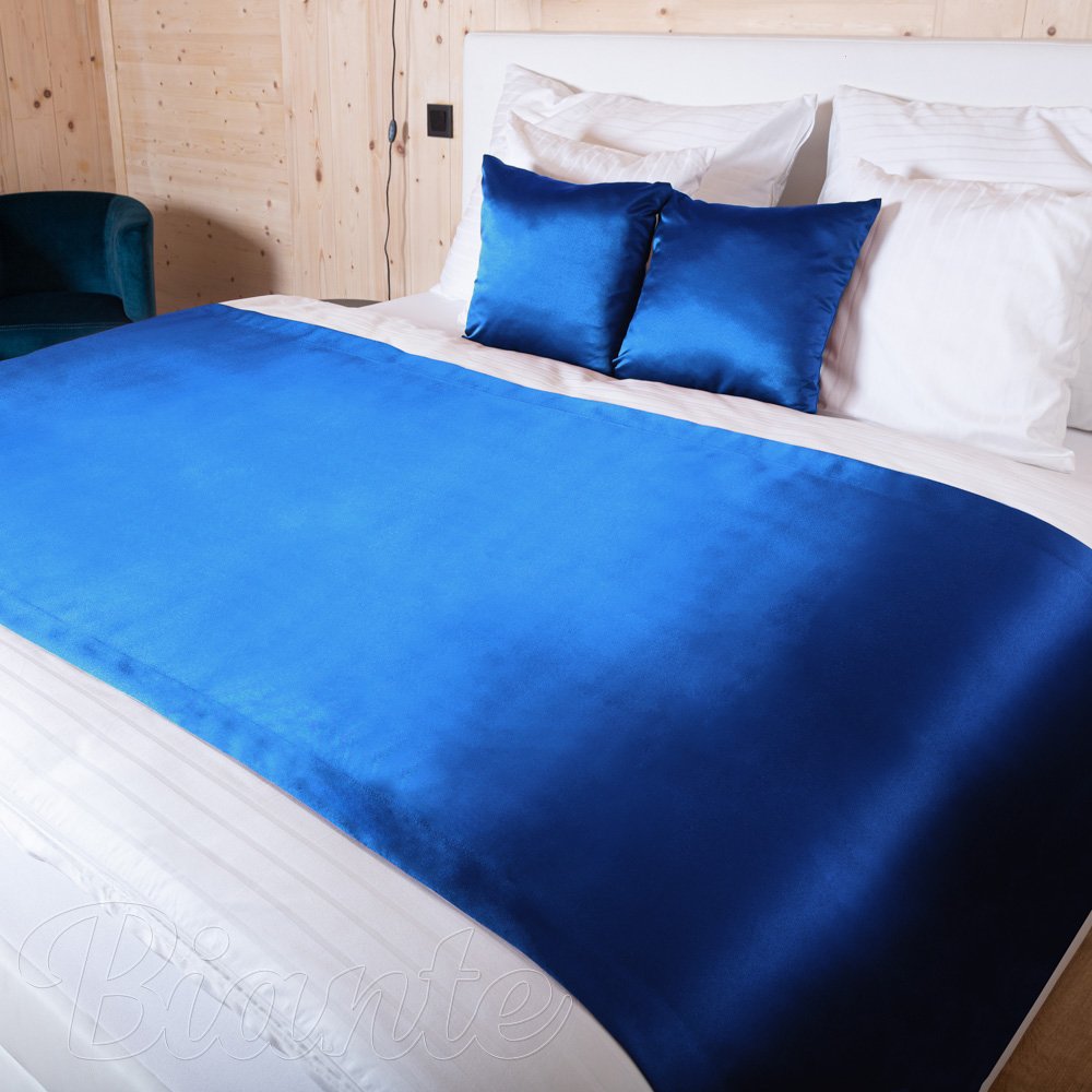 Saténový přehoz/běhoun na postel Satén LUX-053 Královská modrá - detail 2 - Biante.cz