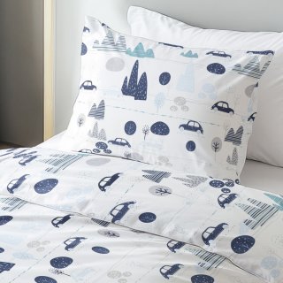 Dětské bavlněné ložní povlečení Sandra SA-685 Modrá auta mezi stromy na bílém - detail 1 - Biante.cz
