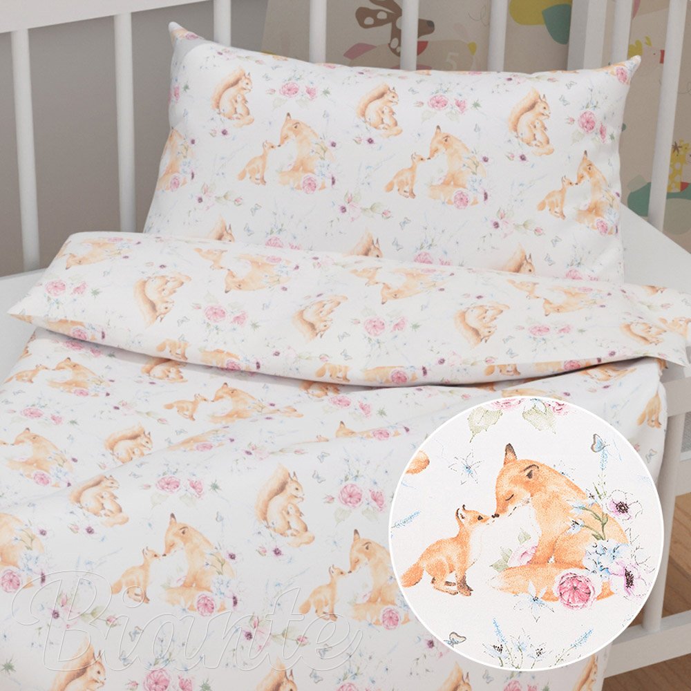 Dětské bavlněné povlečení do postýlky Sandra SA-694 Veverky a lišky mezi květinami na bílém - Biante.cz