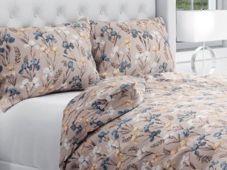 Bavlnené posteľné obliečky Sandra SA-637 Modro-béžovo-biele kosatce na sivobéžovom - Biante.sk Bavlnené posteľné obliečky Sandra SA-637 Modro-béžovo-biele kosatce na sivobéžovom - Biante.sk