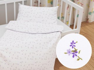 Dětské bavlněné povlečení do postýlky Sandra SA-296 Drobné fialové kvítí na bílém - Biante.cz Dětské bavlněné povlečení do postýlky Sandra SA-296 Drobné fialové kvítí na bílém - Biante.cz