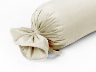 Zamatový vankúš valec bonbon Velvet Prémium SVP-003 Smotanový - detail 1 - Biante.sk Zamatový vankúš valec bonbon Velvet Prémium SVP-003 Smotanový - detail 1 - Biante.sk