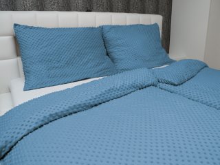 Hrejivé posteľné obliečky Minky 3D bodky MKP-044 Kovovo modrá - detail 1 - Biante.cz