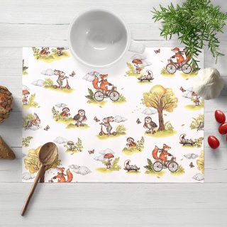Detské bavlnené prestieranie na stôl Sandra SA-697 Líšky na bicykloch - zelené na bielom - Biante.sk Detské bavlnené prestieranie na stôl Sandra SA-697 Líšky na bicykloch - zelené na bielom - Biante.sk
