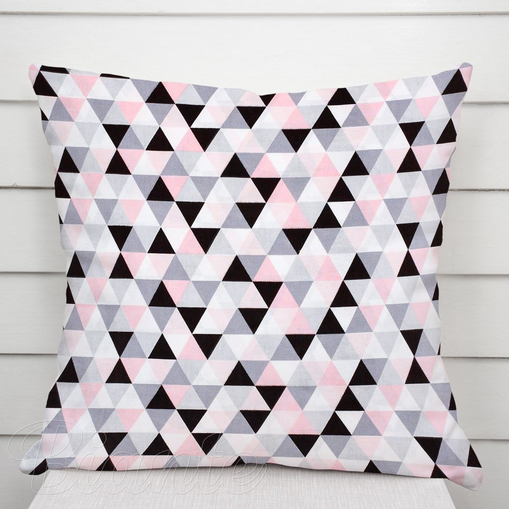 Bavlněný povlak na polštář Sandra SA-110 Růžovo-černo-šedé trojúhelníčky - Biante.cz