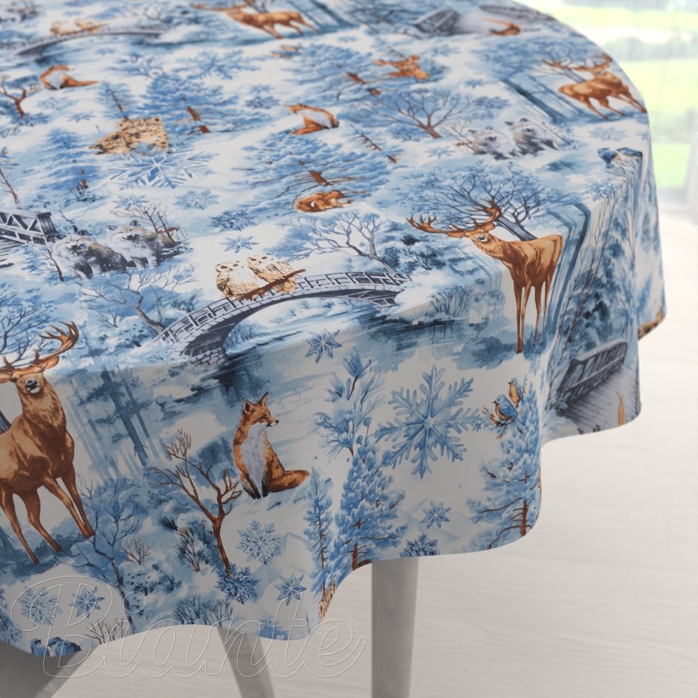 Bavlněný kulatý ubrus Sandra SA-674 Lesní zvířata v zimním lese na modrém - Biante.cz