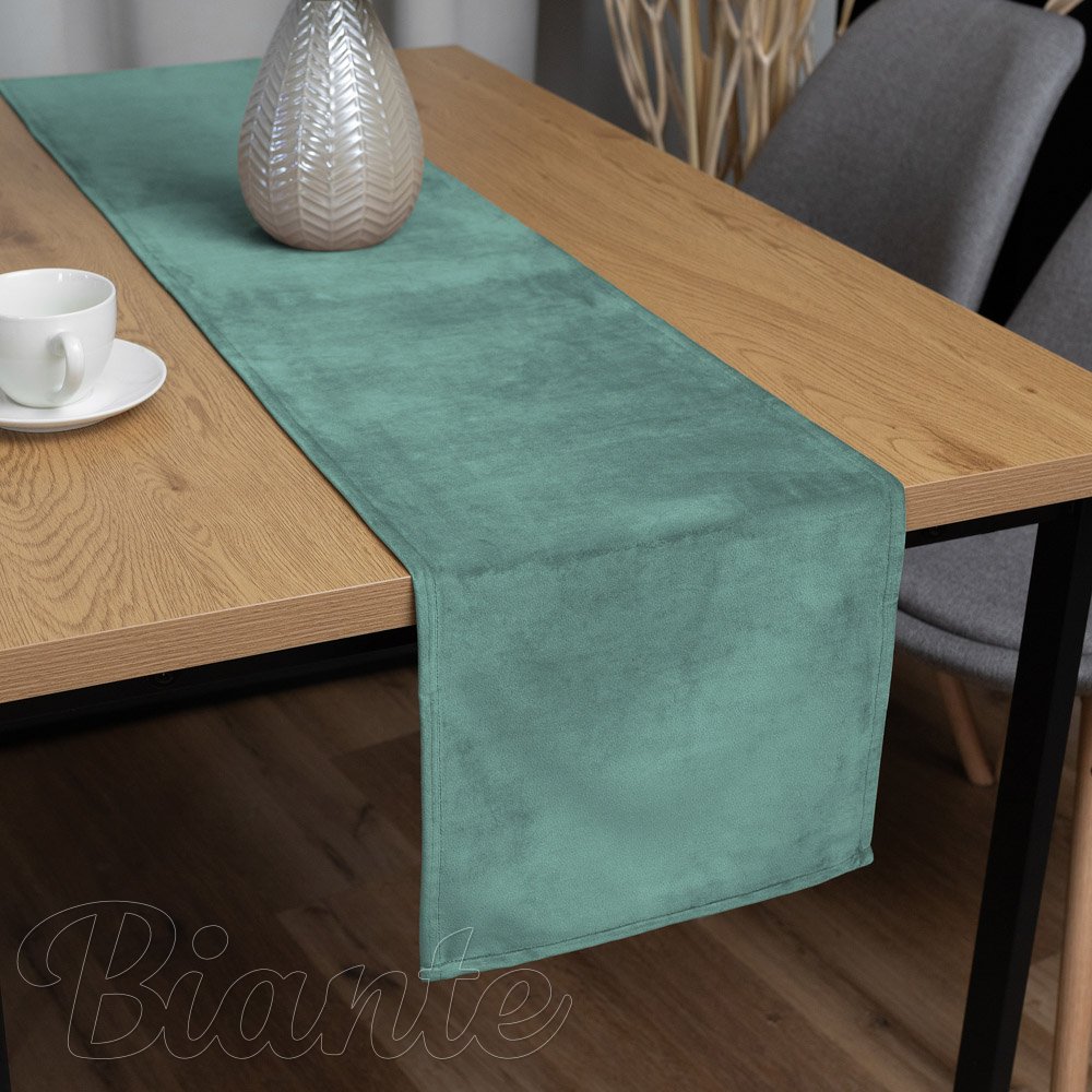 Zamatový behúň na stôl Velvet Prémium SVP-048 Pastelová ľadovo zelená - Biante.sk