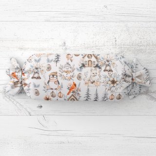 Polštář válec bonbon Sandra SA-708 Zimní pohádka modro-šedo-hnědá na bílém - Biante.cz Polštář válec bonbon Sandra SA-708 Zimní pohádka modro-šedo-hnědá na bílém - Biante.cz