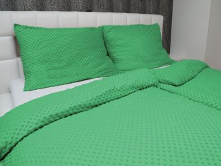 Hrejivé posteľné obliečky Minky TOP 3D bodky MKP-054 Sýto zelené - detail 1 - Biante.sk