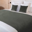 Sametový přehoz/běhoun na postel Velvet Premium SVP-021 Tmavě šedozelený - detail 2 - Biante.cz