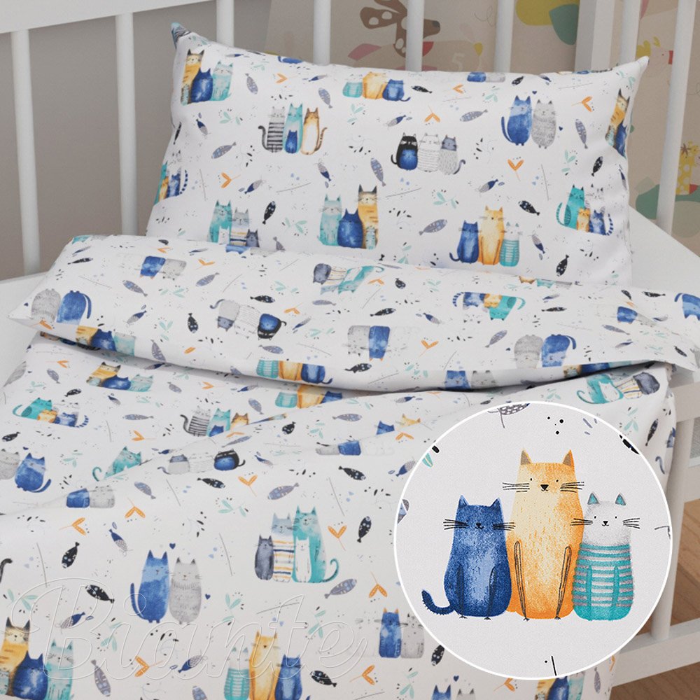Dětské bavlněné povlečení do postýlky Sandra SA-653 Kočičí svět modrý na bílém - Biante.cz