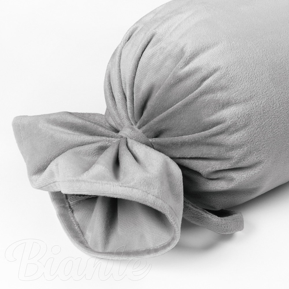 Zamatový vankúš valec bonbon Velvet Prémium SVP-027 Svetlo sivý - detail 1 - Biante.sk