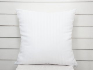 Damaškový povlak na polštář Atlas Gradl DM-006 Bílý - proužky 2 cm - Biante.cz