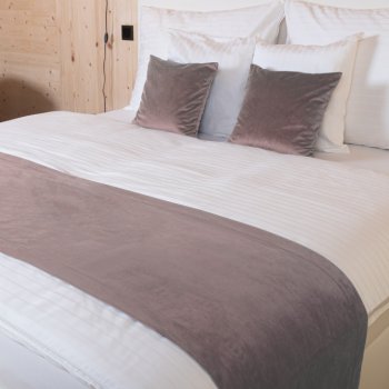 Zamatový prehoz/behúň na posteľ Velvet Prémium SVP-002 Staroružový - Biante.sk