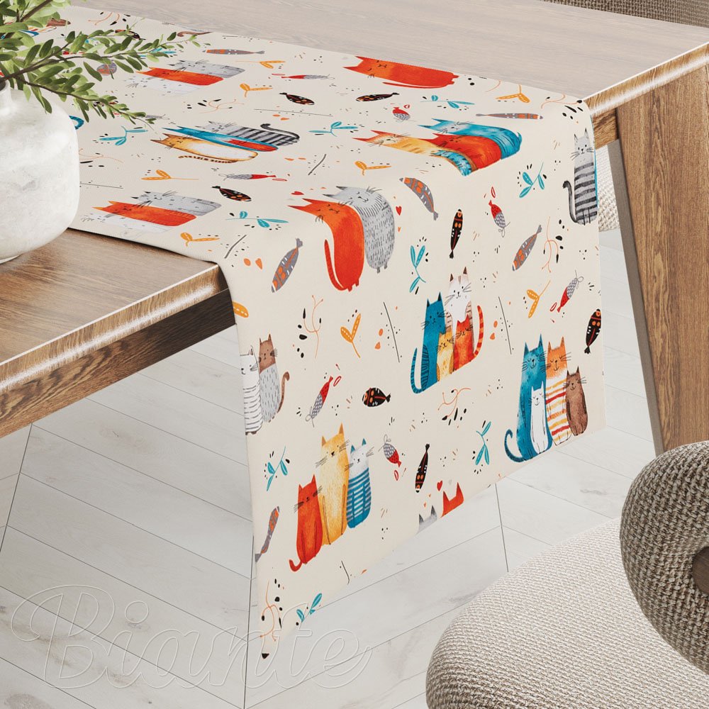 Dětský bavlněný běhoun na stůl Sandra SA-655 Kočičí svět modro-červený na krémovém - Biante.cz