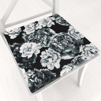 Sametový čtvercový podsedák Tamara TMR-040 Černo-bílé pivoňky na černém - 38x38x3 cm - Biante.cz Sametový čtvercový podsedák Tamara TMR-040 Černo-bílé pivoňky na černém - 38x38x3 cm - Biante.cz