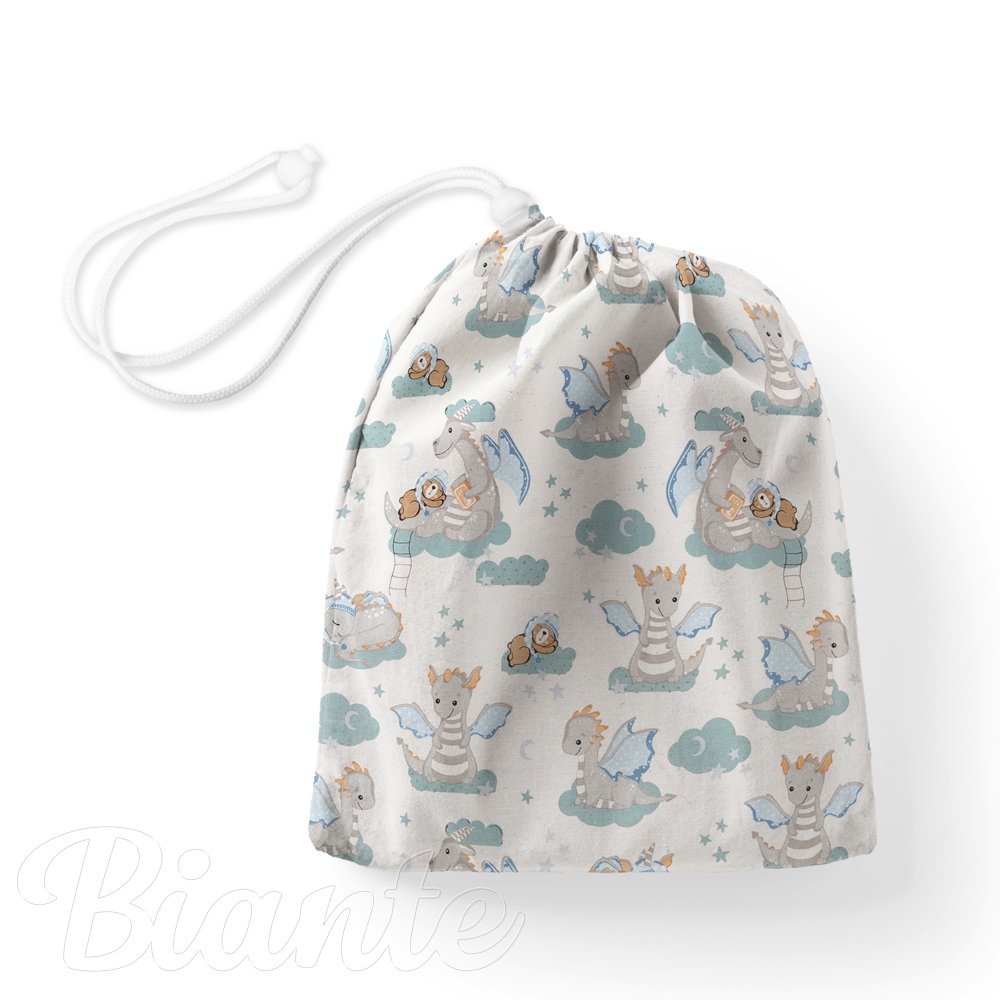 Bavlněný pytlík/sáček na přezůvky Sandra SA-689 Dráčci s medvídky na modrozelených obláčcích na bílém - Biante.cz