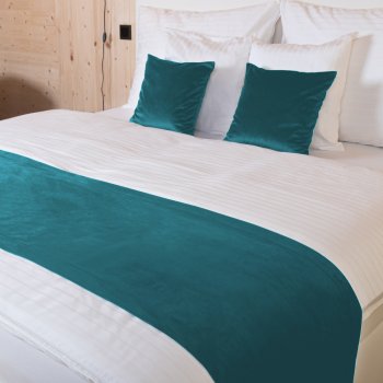 Sametový přehoz/běhoun na postel Velvet Premium SVP-035 Tyrkysově modrý - Biante.cz