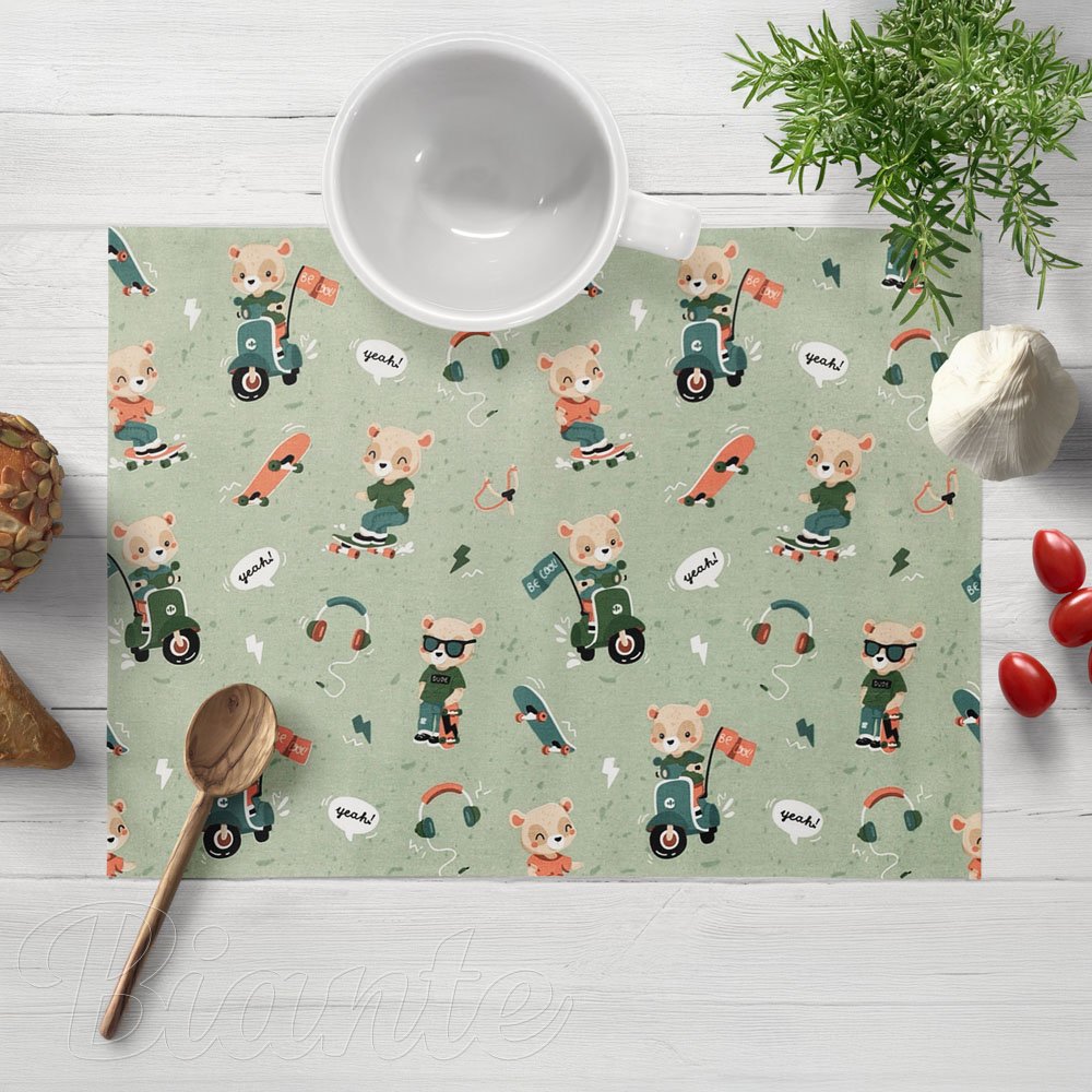 Dětské bavlněné prostírání na stůl Sandra SA-468 Méďové na motorkách na zeleném - Biante.cz
