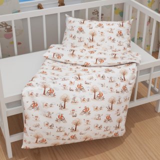 Detské bavlnené posteľné obliečky do postieľky Sandra SA-696 Líšky na bicykloch - hnedé na bielom - detail 1 - Biante.sk Detské bavlnené posteľné obliečky do postieľky Sandra SA-696 Líšky na bicykloch - hnedé na bielom - detail 1 - Biante.sk