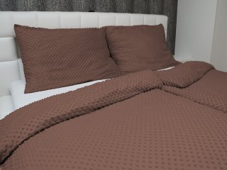 Hrejivé posteľné obliečky Minky TOP 3D bodky MKP-052 Čokoládovo hnedé - detail 1 - Biante.sk