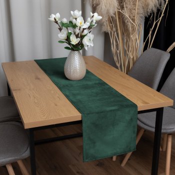 Sametový běhoun na stůl Velvet Premium SVP-044 Lesní zelená - detail 1 - Biante.cz Sametový běhoun na stůl Velvet Premium SVP-044 Lesní zelená - detail 1 - Biante.cz