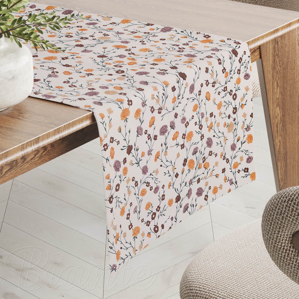 Bavlněný běhoun na stůl Sandra SA-720 Oranžovo-hnědo-béžové drobné květiny na smetanovém - Biante.cz