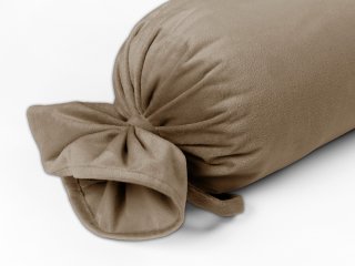 Zamatový vankúš valec bonbon Velvet Prémium SVP-034 Kávovo hnedý - detail 1 - Biante.sk Zamatový vankúš valec bonbon Velvet Prémium SVP-034 Kávovo hnedý - detail 1 - Biante.sk