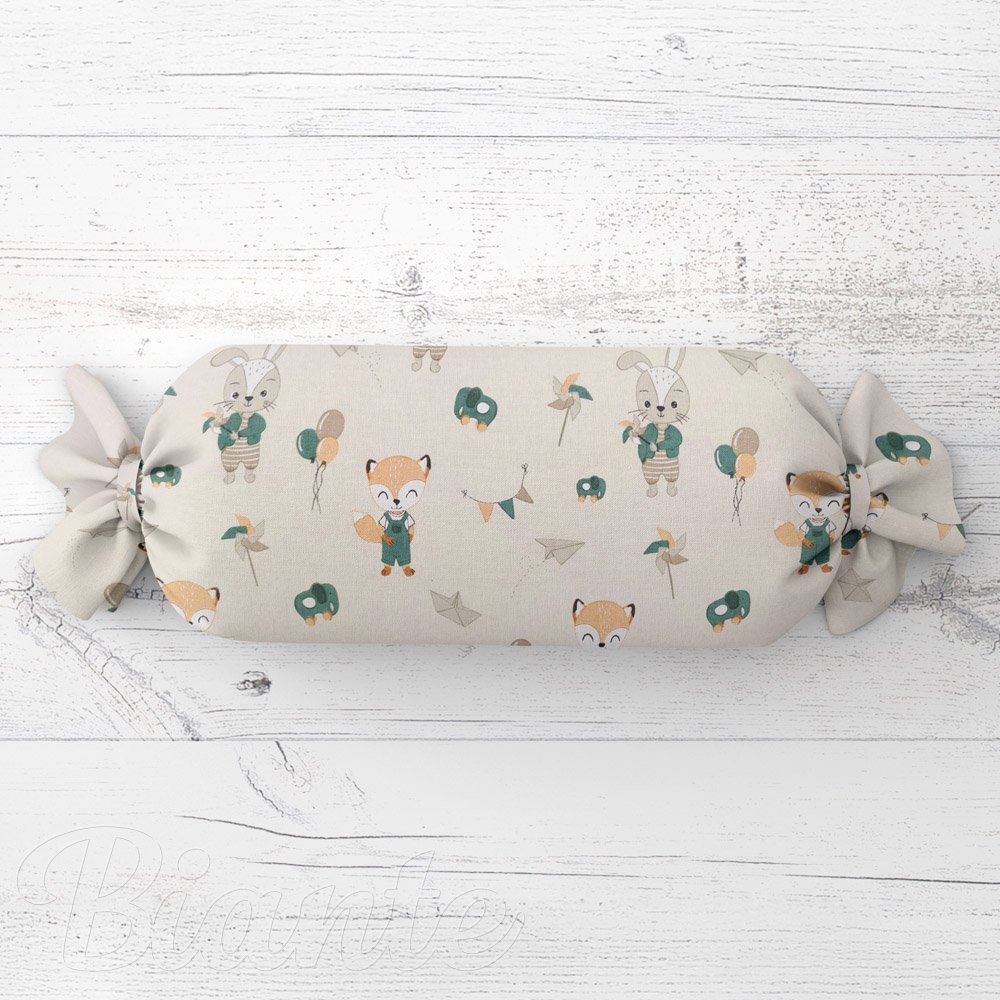Dětský polštář válec bonbon Sandra SA-701 Zajíčci a lišky s balónky - zelené na světle béžovém - Biante.cz