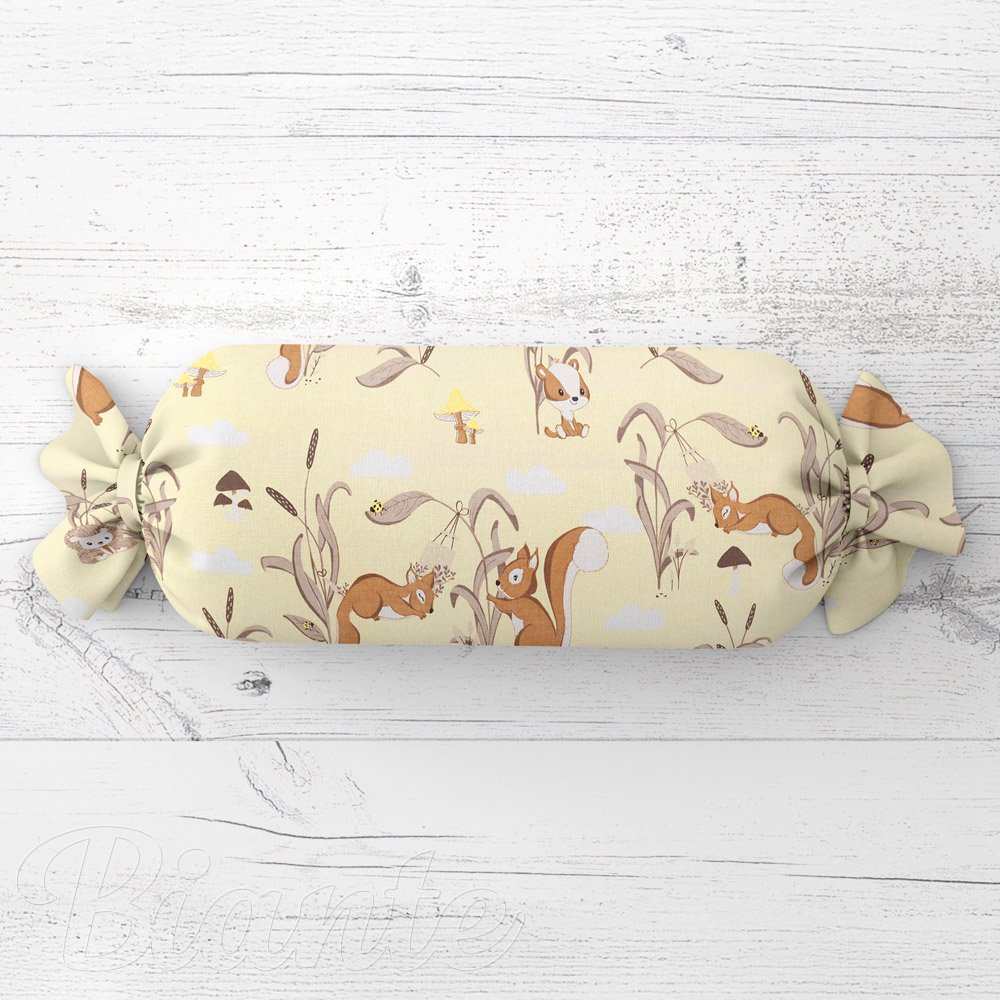 Dětský polštář válec bonbon Sandra SA-700 Veverky a ježci na světle vanilkovém - Biante.cz